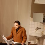 Magier lauscht